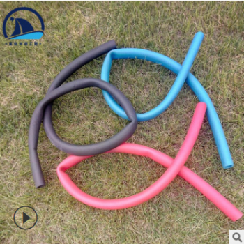 批發(fā)b1級(jí)黑色橡塑管 管道鋁箔貼面橡塑管 吸音阻燃橡塑空調(diào)管