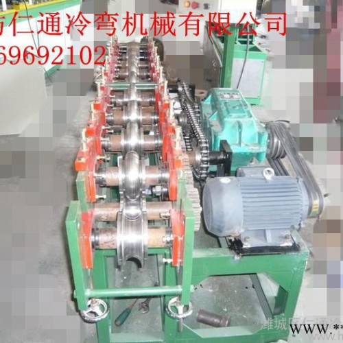 供應(yīng)山東仁通 鋼襯成型機 塑料機械冷彎設(shè)備  軋鋼機供應(yīng)商 **