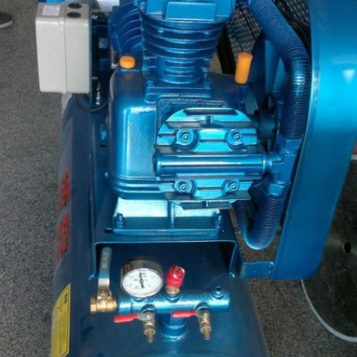 塑料機(jī)械包裝機(jī)械專用7.5KW大功率空壓機(jī)，1立方12公斤空