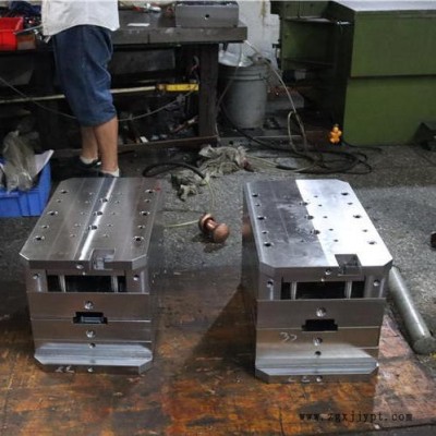 深圳市鳳記模胚模具廠模胚加工塑膠模胚標準模架雙色模具出口模胚