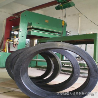 供應(yīng)鑫城一鳴平板硫化機(jī)、平板硫化機(jī)