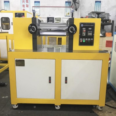 廠家現(xiàn)貨雙螺桿混煉機(jī) 小型立式鏡面拋光鍍鉻輥開煉機(jī) 可定非標(biāo)機(jī)型