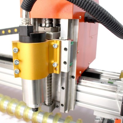 康嘉旋轉(zhuǎn)刀切割機(jī)汽車(chē)腳墊皮革海綿eva柔性材料切割設(shè)備