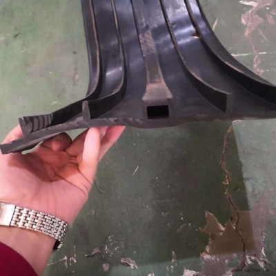 鋼邊止水帶  橡膠止水帶  背貼式橡膠止水帶 中埋止水帶 優(yōu)慶廠家直銷