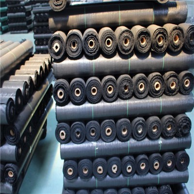 云南廠家直銷1米寬黑色PP地布 抗老化防草布 園藝地布 抗曬除草布 2米寬抑草布抑草席