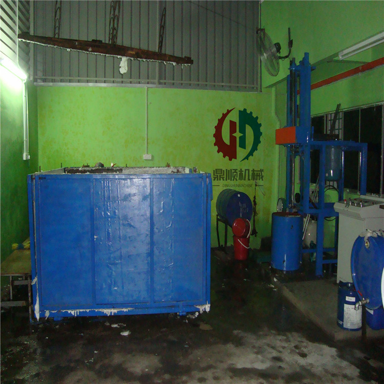 立式發(fā)泡機(jī)2_副本