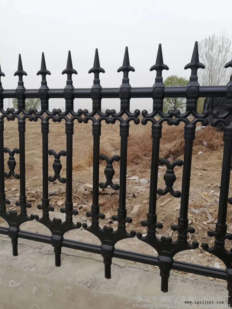 雙強(qiáng)社區(qū)護(hù)欄鋅鋼草坪PVC護(hù)欄鋅鋼空調(diào)護(hù)欄