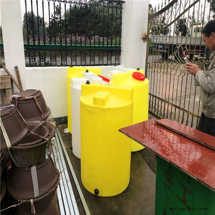 帶計(jì)量泵劑塑料攪拌桶 甬誠10噸帶攪拌加桶 配攪拌機(jī)化工容器劑桶