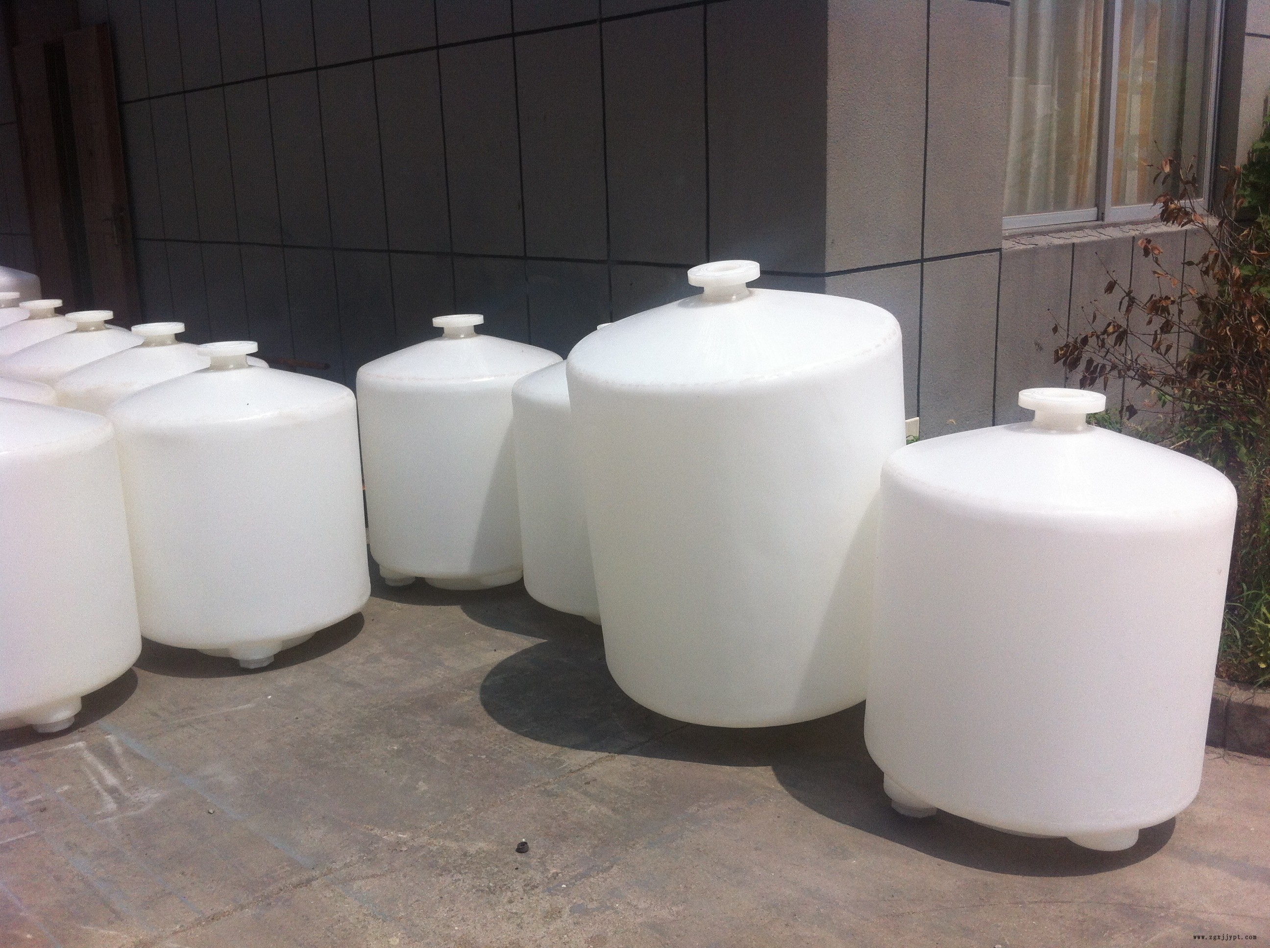 10立方二次錐底塑料桶 雙氧水PE材質(zhì)做的錐形儲存桶 甬誠20噸大尖底化工容器