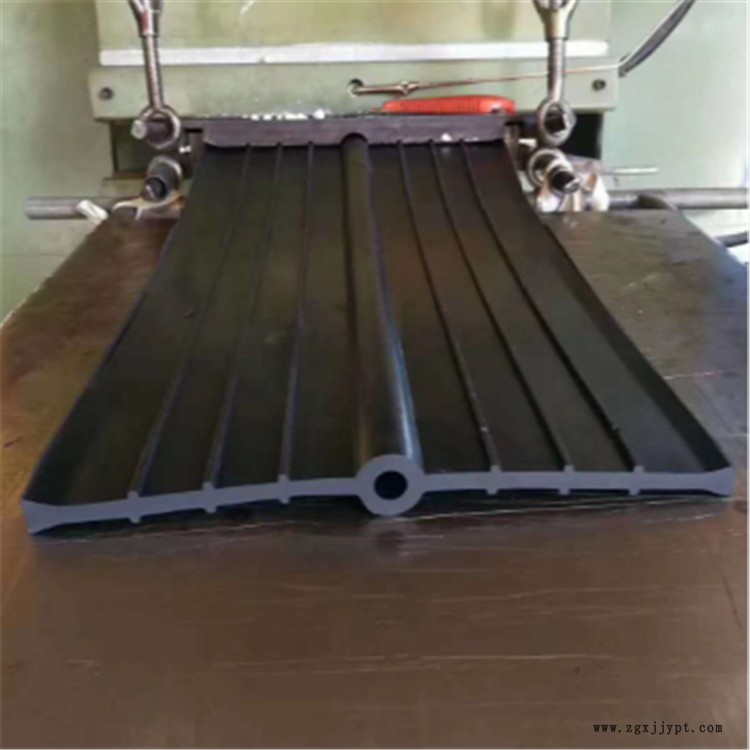 寶晟 長(zhǎng)期供應(yīng)350*10鋼邊止水 鋼邊式橡膠止水帶 耐磨 耐老化