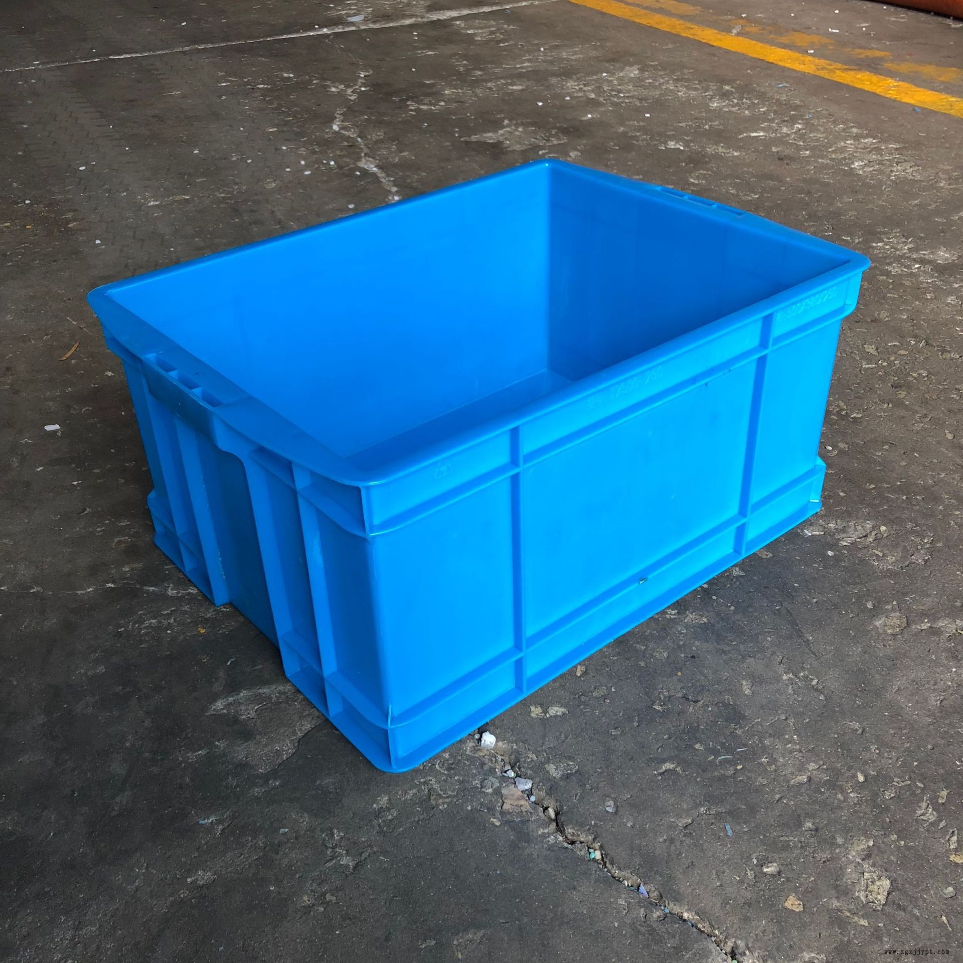 塑料周轉(zhuǎn)箱外徑尺寸:540*416*260 pe料塑料箱 五金模具器械運輸示例圖5