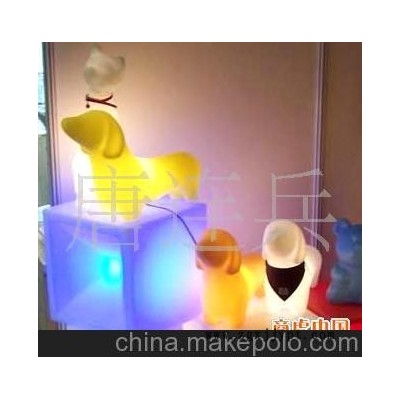 滾塑燈箱、專業(yè)滾塑燈箱制品加工、按要求滾塑加工(圖)