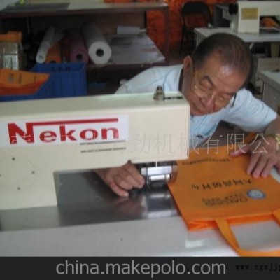 供應超聲波無紡布制袋機，環(huán)保袋，禮品袋，廣告袋設備
