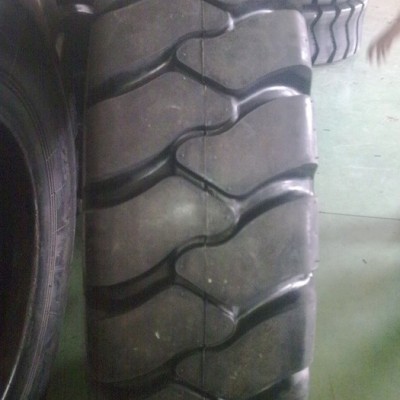 供應(yīng)亞度12.00R20汽車(chē)輪胎