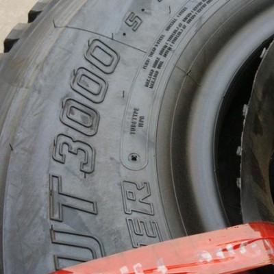 全網(wǎng) 銷售全鋼絲風馳通1100R20 UT3000汽車輪胎 超耐磨 抗載