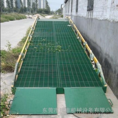 佛山移動(dòng)式叉車(chē)裝卸臺(tái)采用鋼格板防水銹蝕,防滑 減少輪胎磨損