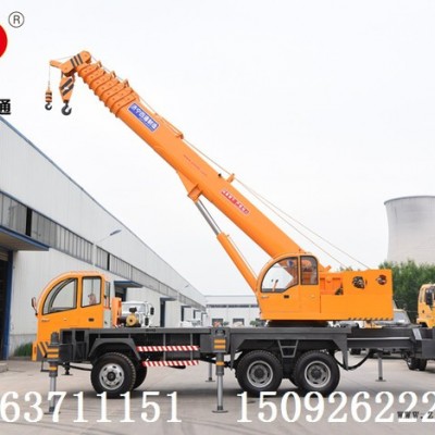 濟(jì)寧四通18噸自制吊車 輪胎式起重機(jī)馬力強(qiáng)勁