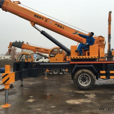 輪胎式農(nóng)村自制土吊 移動方便6噸自制土吊 20噸自制底盤吊車