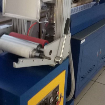 實(shí)驗(yàn)室吹膜機(jī) 擠出吹塑機(jī)