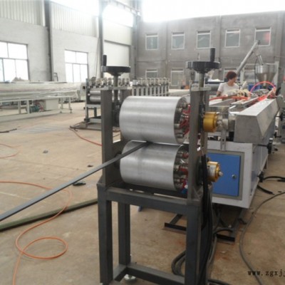 wpc塑料型材生產(chǎn)線-澳銳塑機-塑料型材生產(chǎn)線