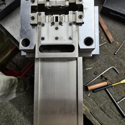 供應(yīng)藍牙電子PCBA線路板包膠低壓注塑模具，膠料