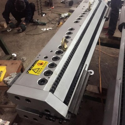 浙江臺州黃巖美伊模具，pp片材文具片模具，平口擠出衣架式模具，