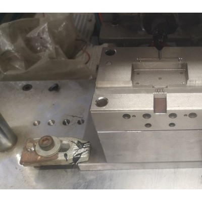 汽配鑰匙聚合物電池保護板防水包膠低壓注塑封裝