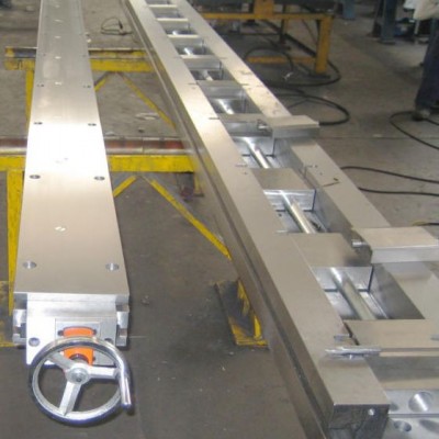 供應(yīng)吉鋼分切刀片；模具；機械配件；