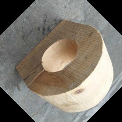 管道保冷木管托 主要是以紅松木、楊木、橡塑板、聚氨酯為原料 建筑方木的用途和特點