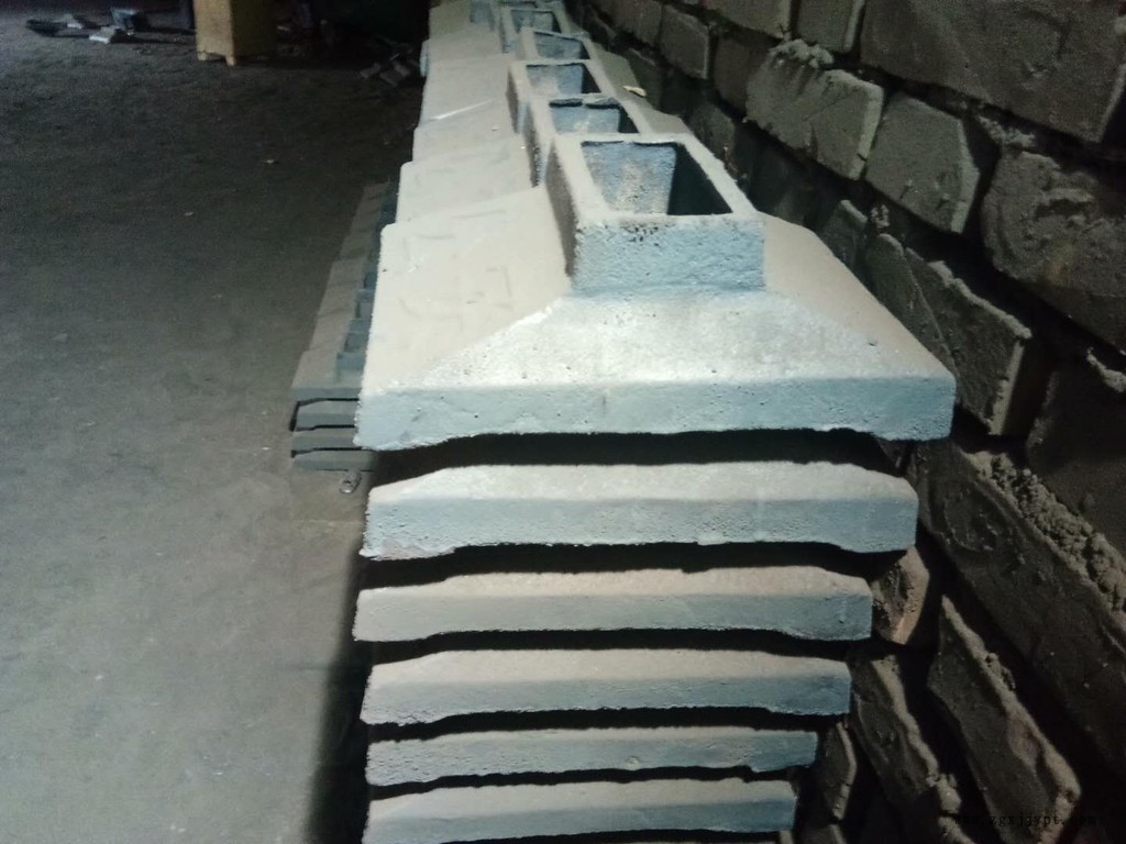 馬路隔離墩子 底盤長寬高可以定做交通隔離墩 按需要定做 模具實型鑄造