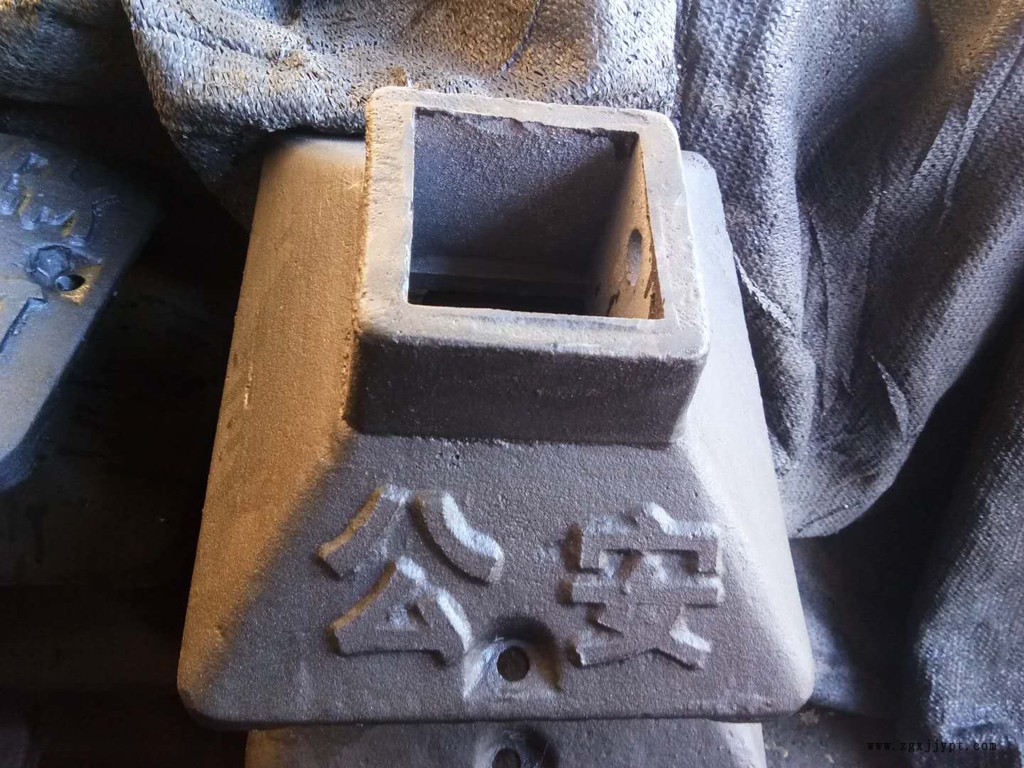 防撞墩灰鐵護(hù)欄墩子 底盤(pán)長(zhǎng)寬高可以定做交通隔離墩 按需要定做 模具實(shí)型鑄造