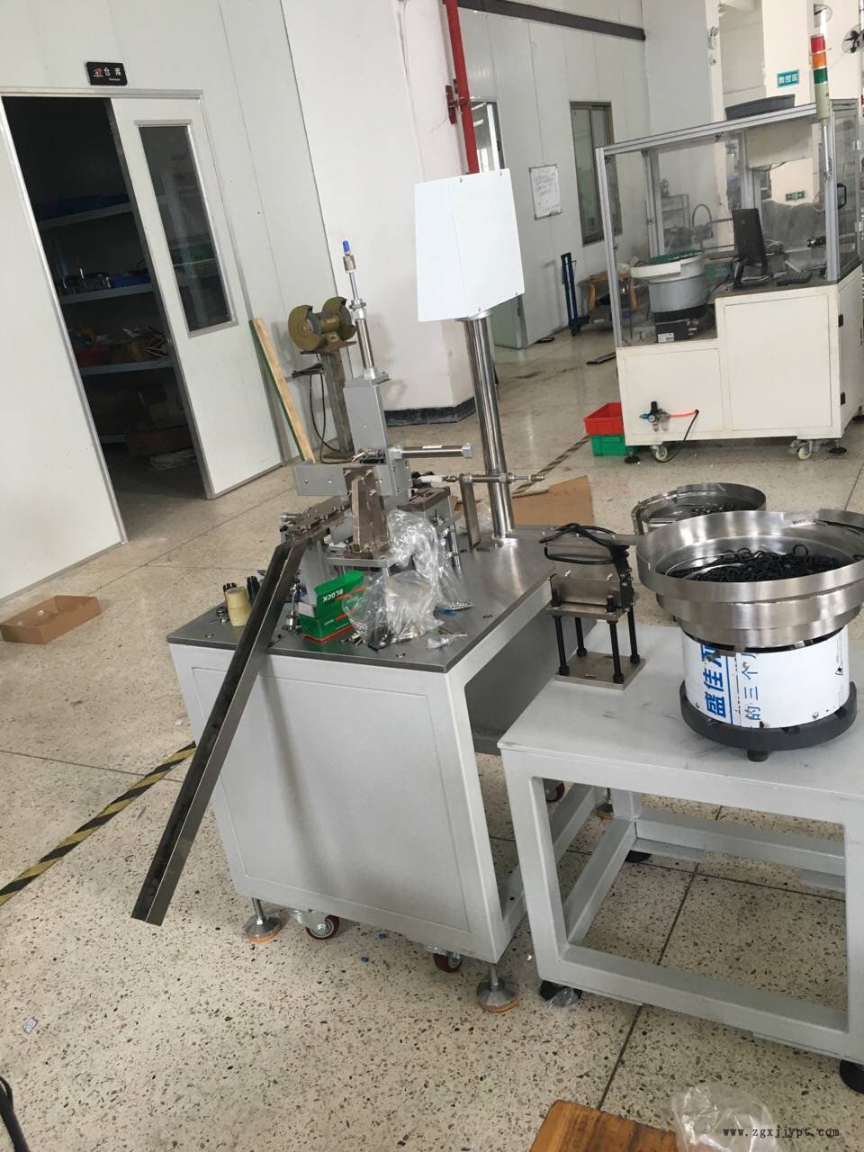 油壓密封圈全自動(dòng)組裝機(jī)密封圈減振器自動(dòng)組裝設(shè)備O型圈組裝設(shè)備示例圖4