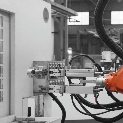 焊接機(jī)器人，機(jī)器人焊接，焊接工房，焊房，焊接機(jī)械手，焊接煙塵處理，焊接變位機(jī)，焊接工作站改造