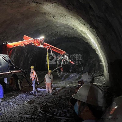 智能機(jī)械手濕噴車(chē)操作簡(jiǎn)單