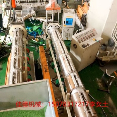 TPE預(yù)制型塑膠跑道生產(chǎn)線?_TPV預(yù)制型塑膠跑道生產(chǎn)線_佳德塑機(jī)