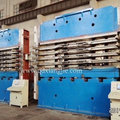 出口土耳其4100X750-1500噸側(cè)板式硫化機